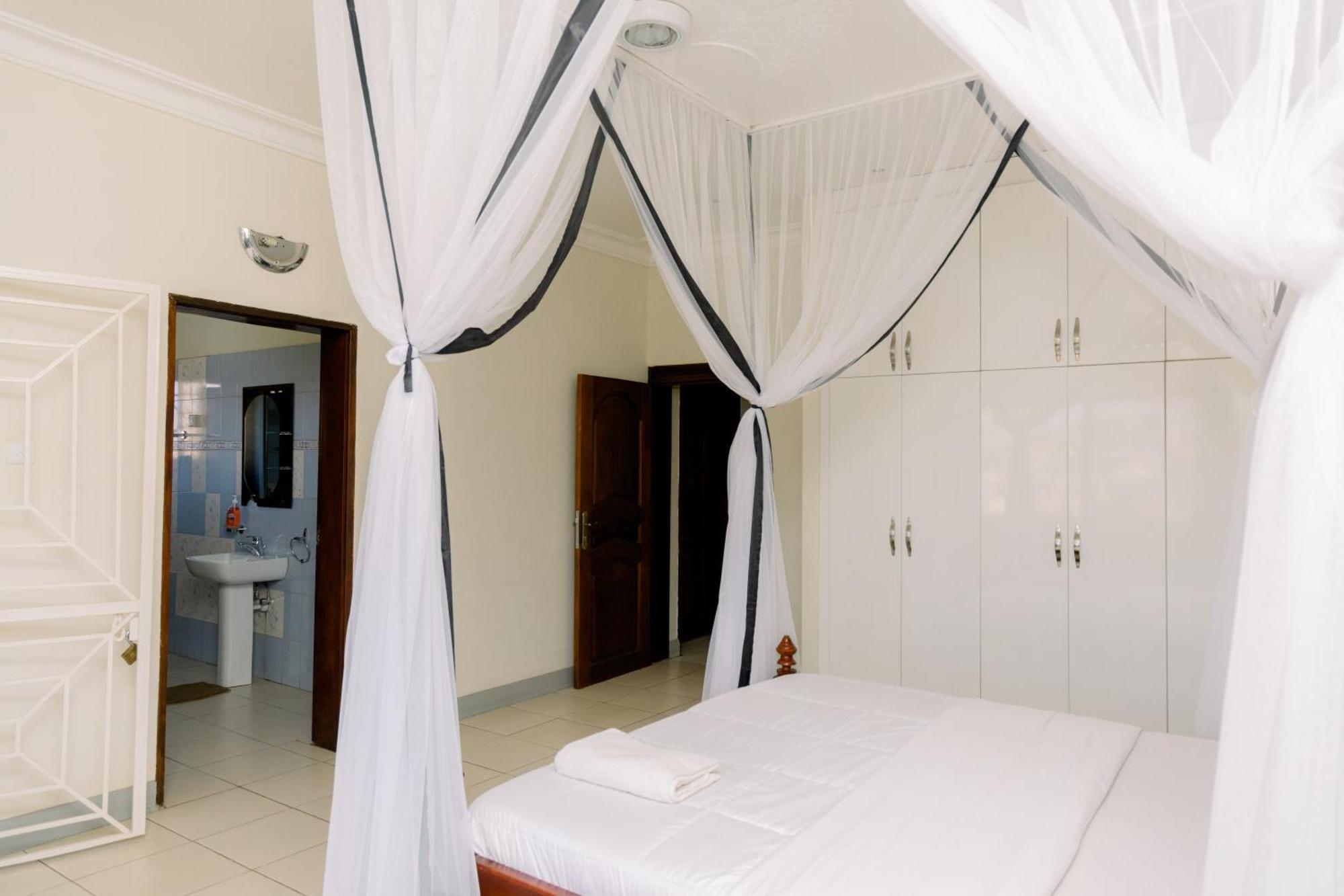 Luxury Acacia Villa With Kampala'S Best View Room photo